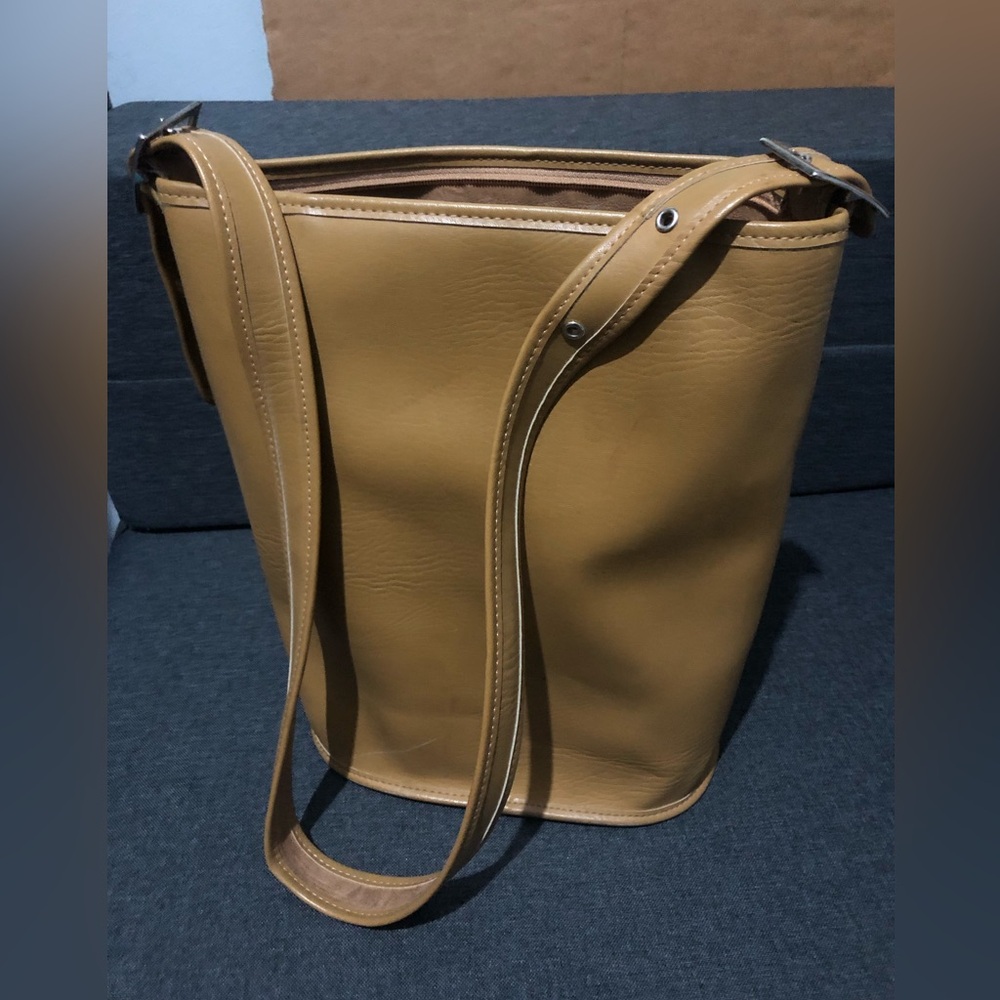 Classic Women's Bucket Bag in Tan